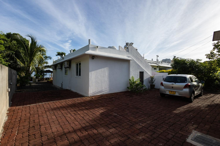4, Les Villas 33 Bis, Black River