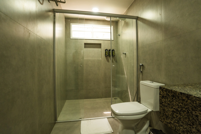 Bathroom 14