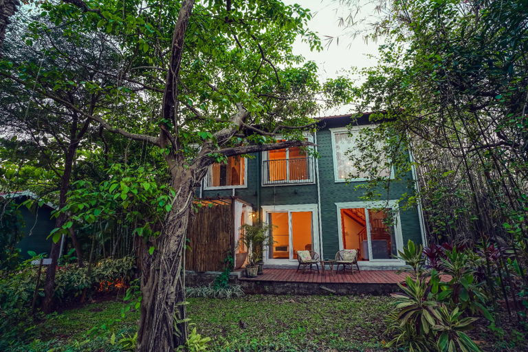 Exterior & Views