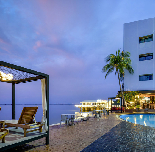5, The Loft Seaside Sriracha, Si Racha