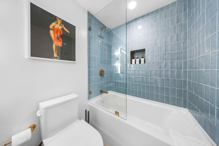 Bathroom 2, Elegant DTW Living 1BR with City Views, Miami-Dade