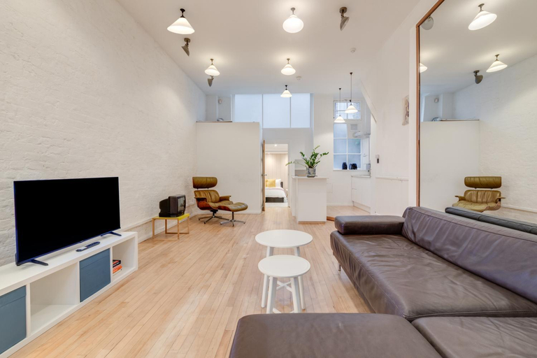 Others 3, Modern Comfort Spacious Apartment Near Kings Cross and Camden, Complementary Fast WiFi, Netflix, Tea, London
