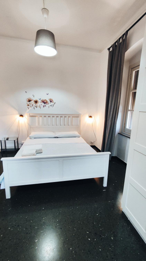 Bedroom 2, camera colombo 12 Genova Rooms, Genova