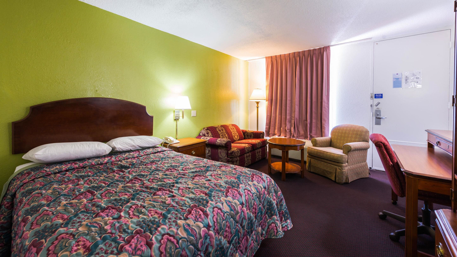 Bedroom 3, USA Inn, Blount
