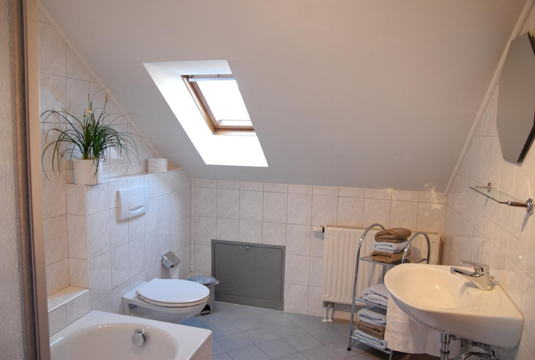 Bathroom 5, Weingut & Ferienwohnungen Kirch, Kitzingen