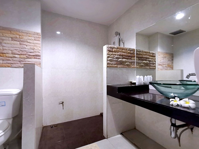Bathroom 3, Nana Buri Hotel, Muang Chumphon