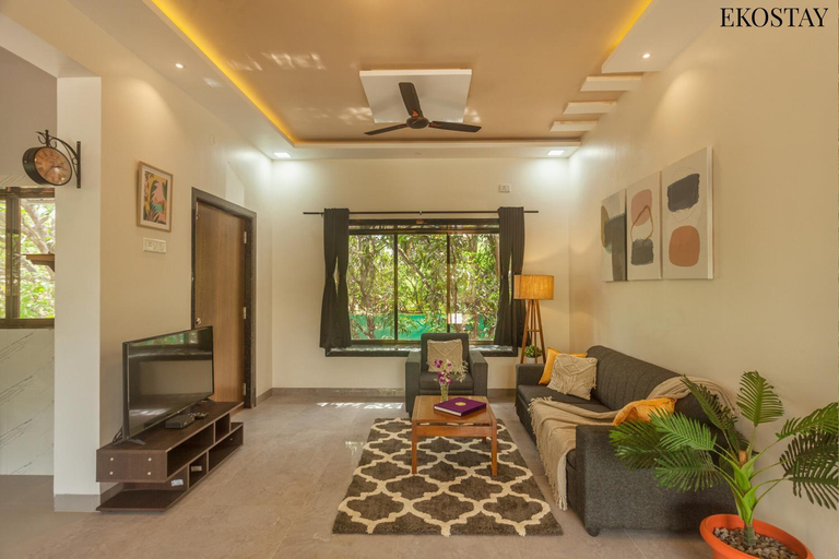 Shared lounge/TV area, EKOSTAY - Forestwood Villa, Raigarh