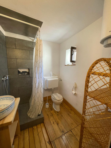 Bathroom 3, Heat Hostel, Susak