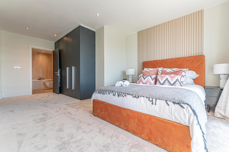 Bedroom 4, NOVU Apartments Liverpool Waterfront, Sefton