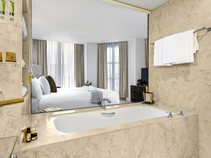 Bathroom 16