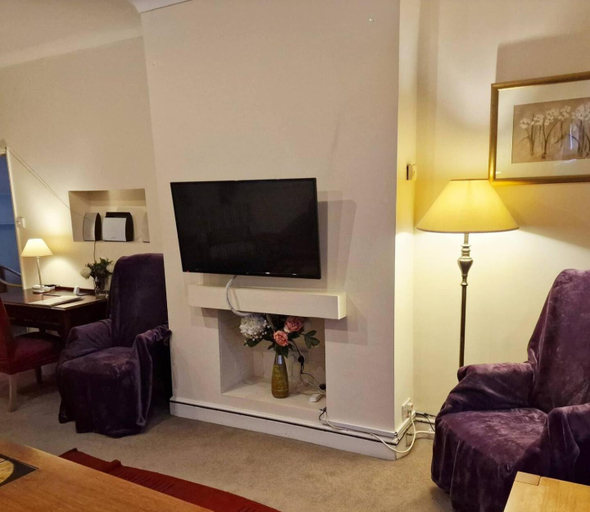 Others 4, Budget Tradesmen Inn 3-BR 7-beds & Gated Parking, Norfolk