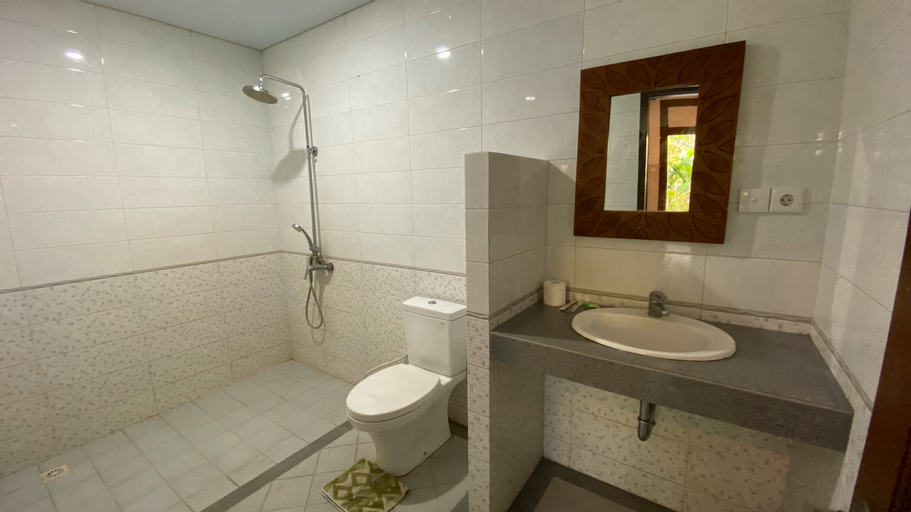 Bathroom 11