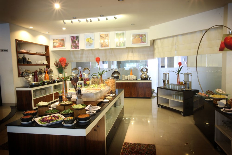 Food & Drinks 15