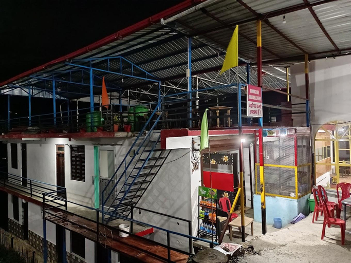 Exterior & Views