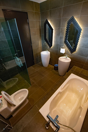 Bathroom 5, Hermitage Boutique House, Larut and Matang