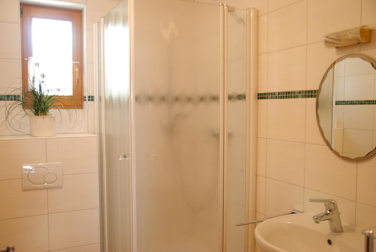 Bathroom 3, Weingut & Ferienwohnungen Kirch, Kitzingen