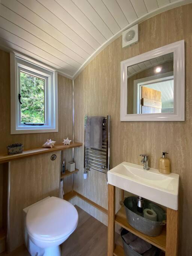 Bathroom 2, Little Idyll shepherds hut, Cheshire West and Chester