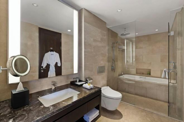 Bathroom 18