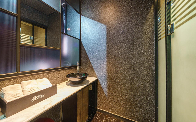 Bathroom 12