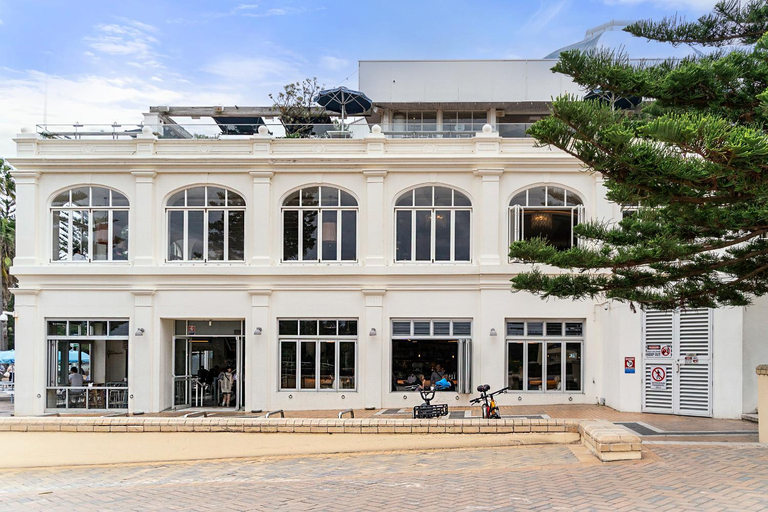 Modern 1BR Abode with Courtyard Steps to the Beach, Randwick
