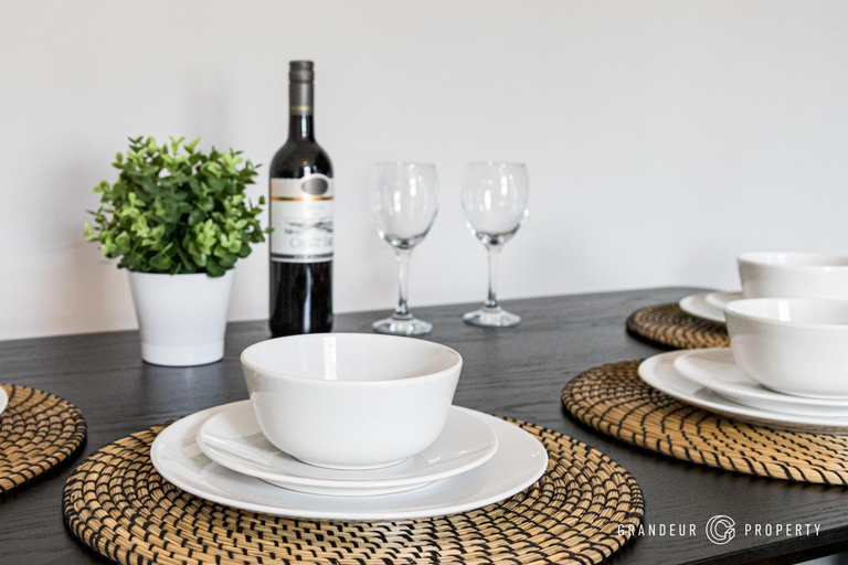Food & Drinks, Quirky Newly Renovated Central Apartment with Parking - Cobalt Levels, Bournemouth