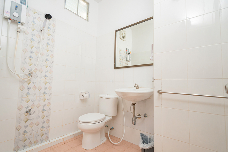 Bathroom 9