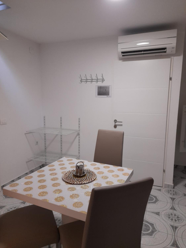 Others 3, Apartmani Donella, Umag