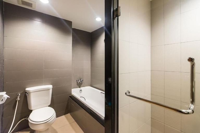 Bathroom 2, Sea Me Spring Too Hotel, Pattaya