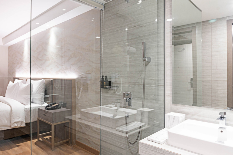 Bathroom 9