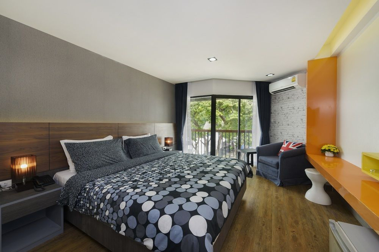 2, The Loft Seaside Sriracha, Si Racha