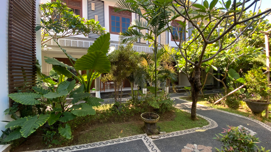 Exterior 3