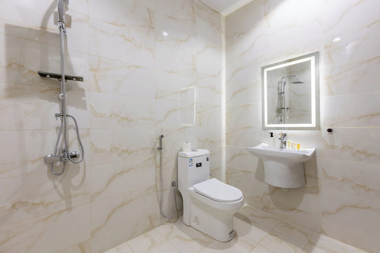 Bathroom 5, Al-Jamwaut B - Nozol Noor 7, Al Madinah Al Munawwarah