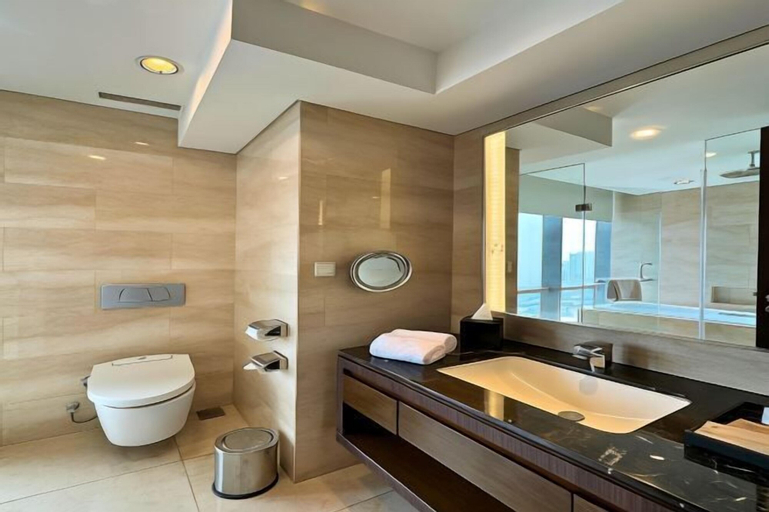 Bathroom 18