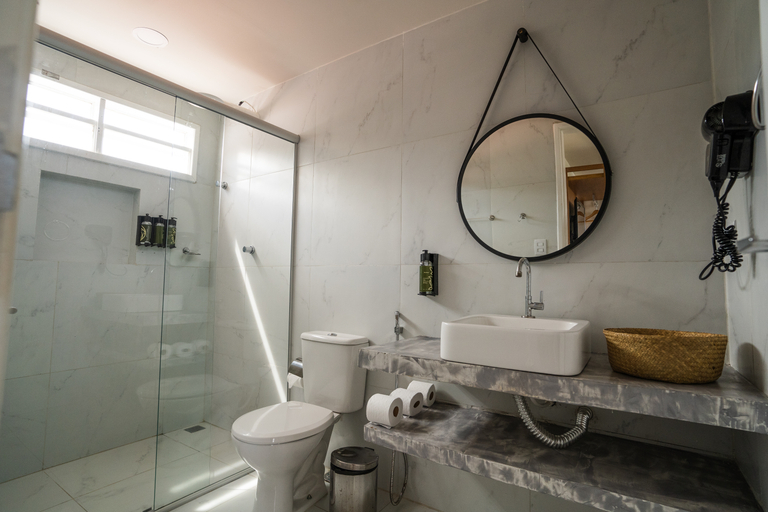 Bathroom 4