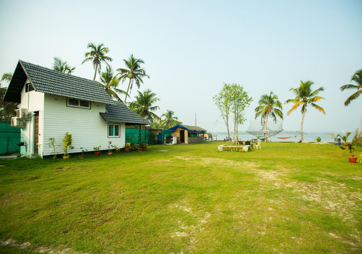 Exterior & Views