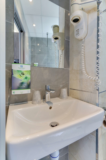Bathroom 4, Sure Hotel by Best Western Paris Gare du Nord, Paris