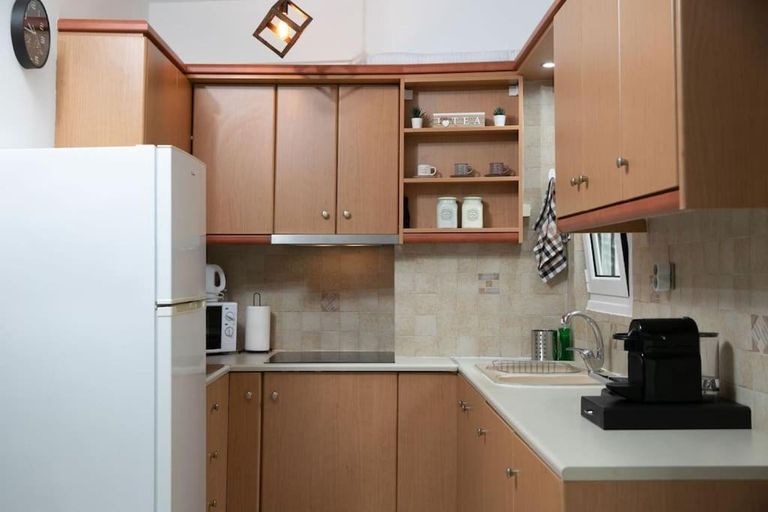 3, Aegina Town Apartment , with Private Parking, Attica