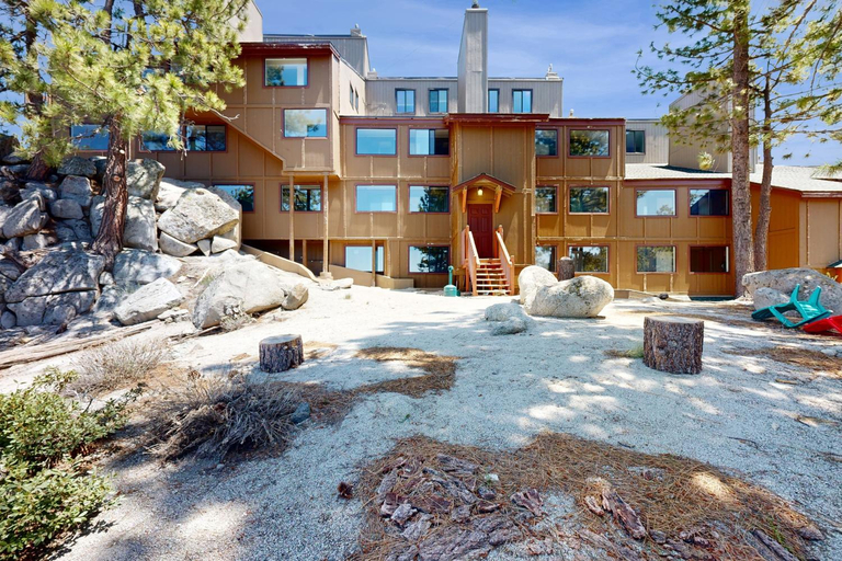Boulder Condo N, Douglas