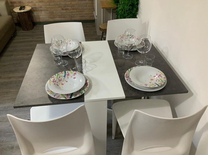 Others 4, Charming Elise- apartment close to Central Station, Milano