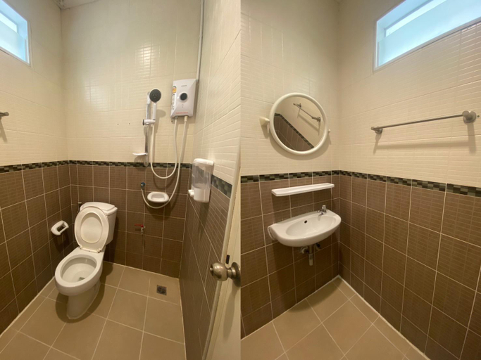 Bathroom 4, Grand Bangsaen Hotel, Muang Chon Buri