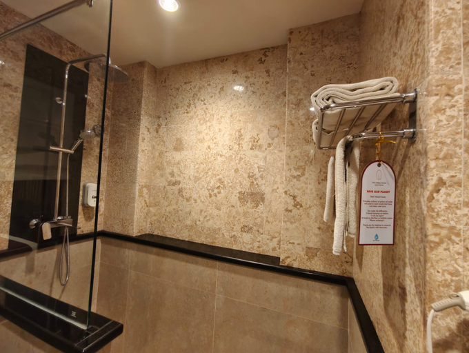 Bathroom 5, The Lokha Legian Resort & Spa, Badung