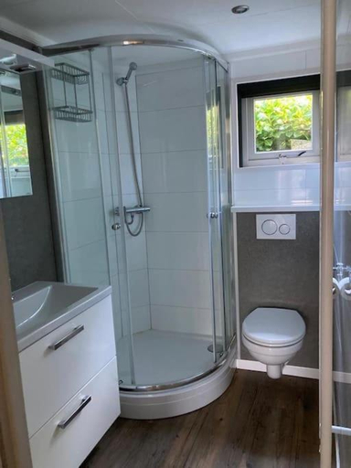 Bathroom, Luxe chalet met airco bij bos en zwemwater, Amersfoort