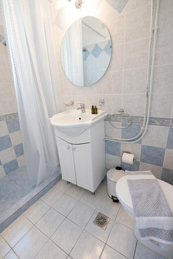 Bathroom 4, The White Rose Hotel, Attica