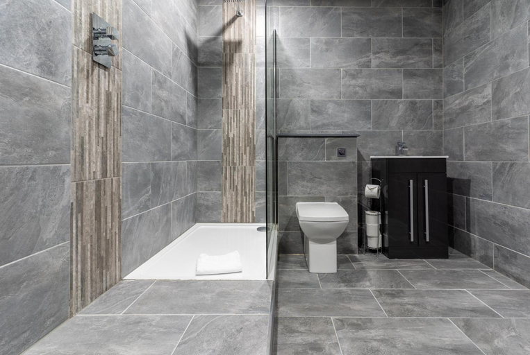 Bathroom 4, Temple Court by UStay Aparthotels, Sefton