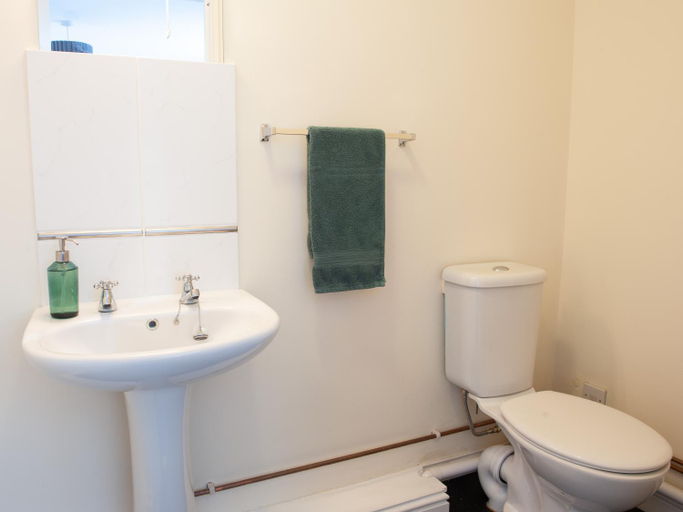 Bathroom 2, The Ramblers' Rest - Princetown, Devon