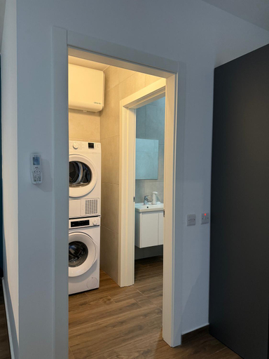 Others 4, Modern Studio in Central Victoria