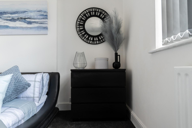 Others 3, Casa Lobo's Beautiful Suites Apartment 1 free offroad parking, Wolverhampton
