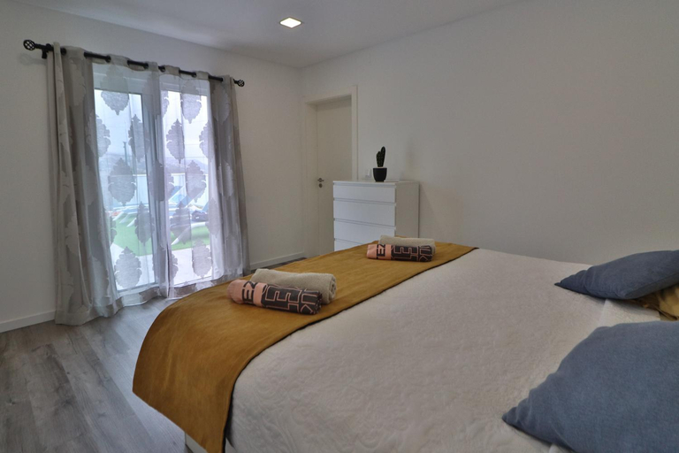 Others 5, Vila Castro, Calheta