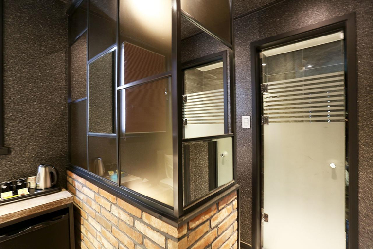 Bathroom 16