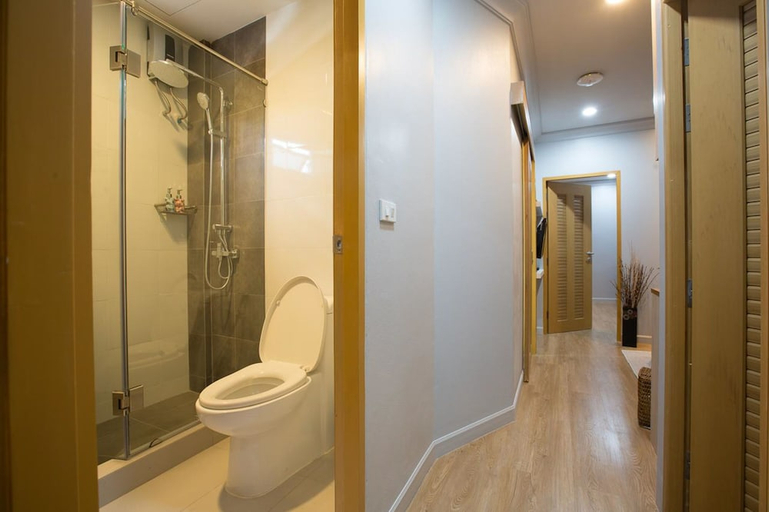 Bathroom 3, PAMA House Boutique Hostel, Khlong San